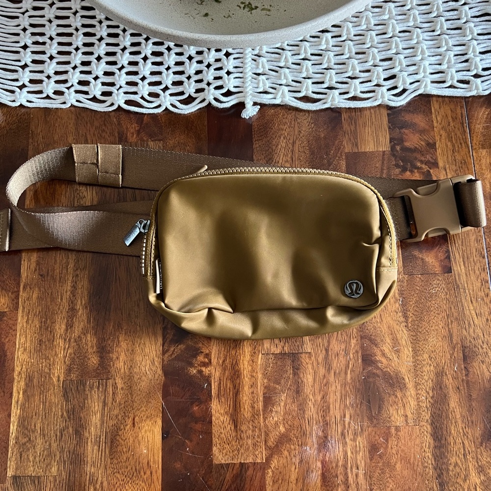 Lululemon beltbag